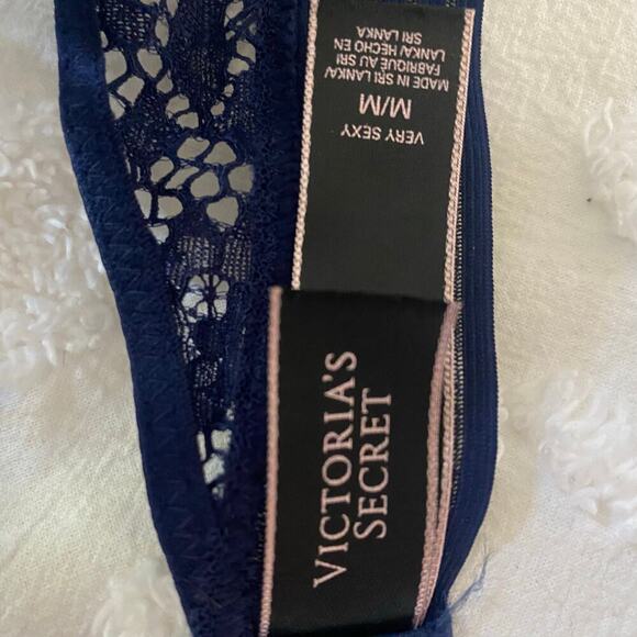 Victoria's Secret Keyhole Bralette Lace High Neck Size Medium Wireless Sexy Blue - Picture 4 of 4